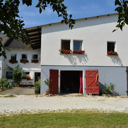 Apartment Lindenhof Hahn *
